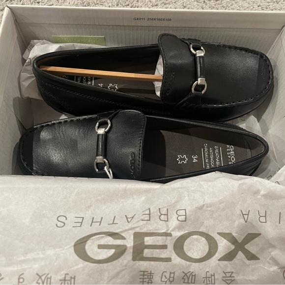 Geox Boys New Fast Slip-On Loafers Black Leather Size 3 NWT - Picture 2 of 9